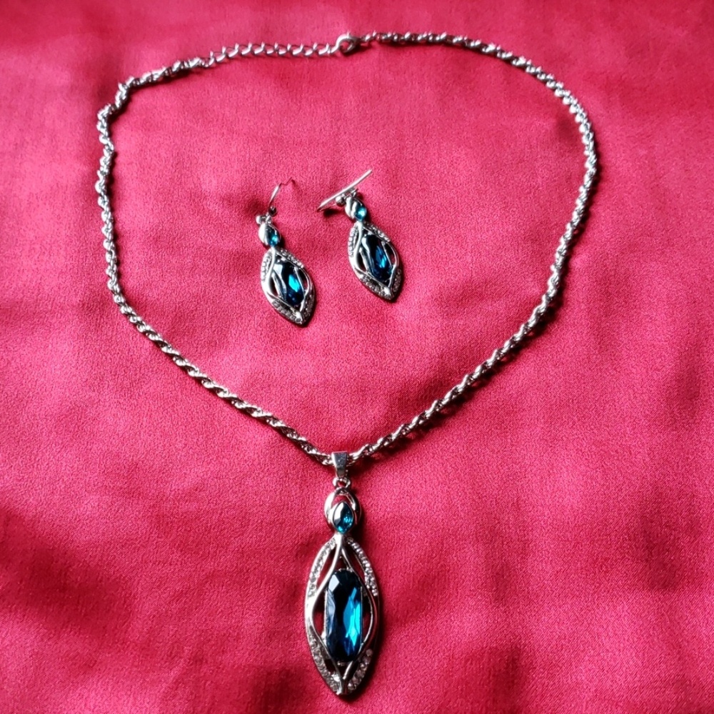 Necklace and earrings set